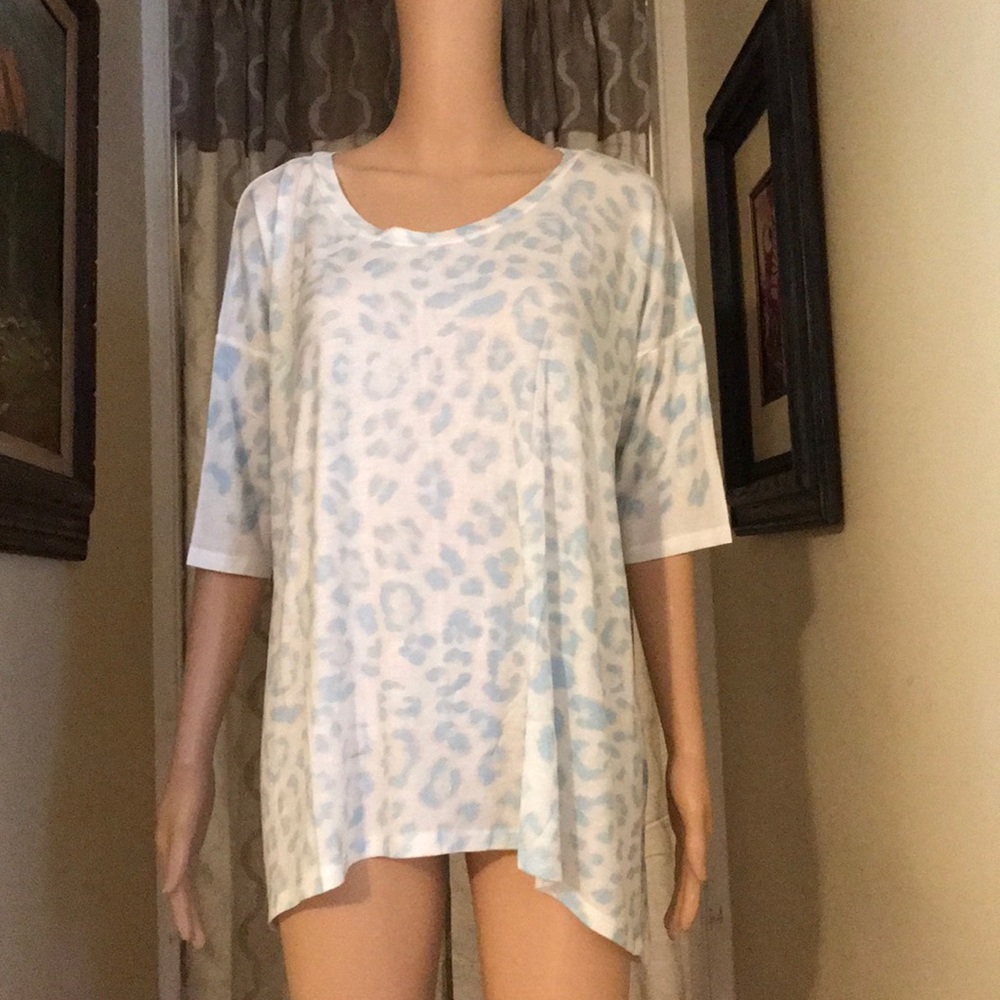 BNWOT Enti Glamour Size M Blue Animal Print White